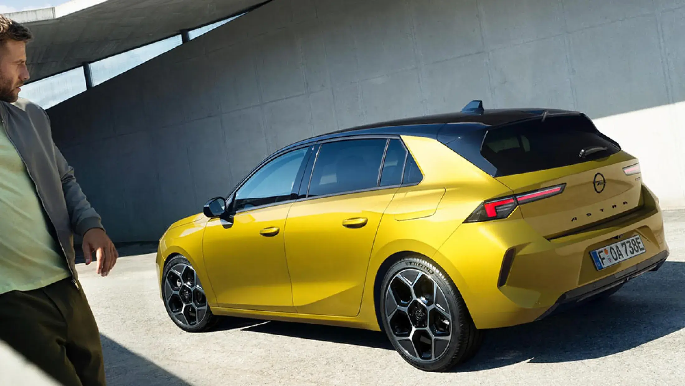 Opel Astra Plug-in Hybrid achterkant
