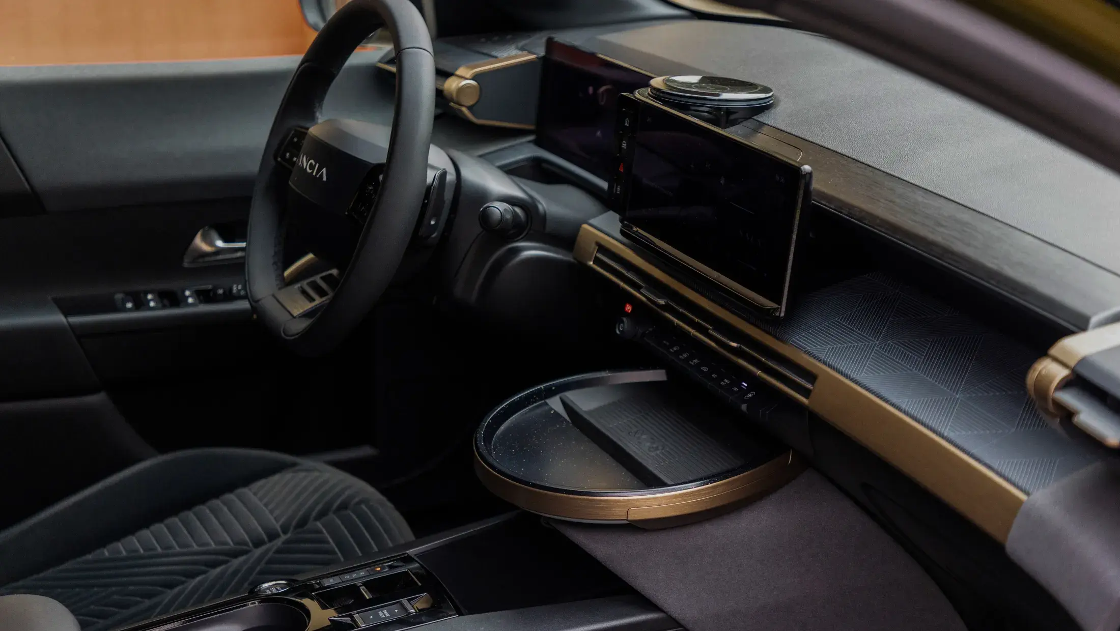 lancia ypsilon MEHV