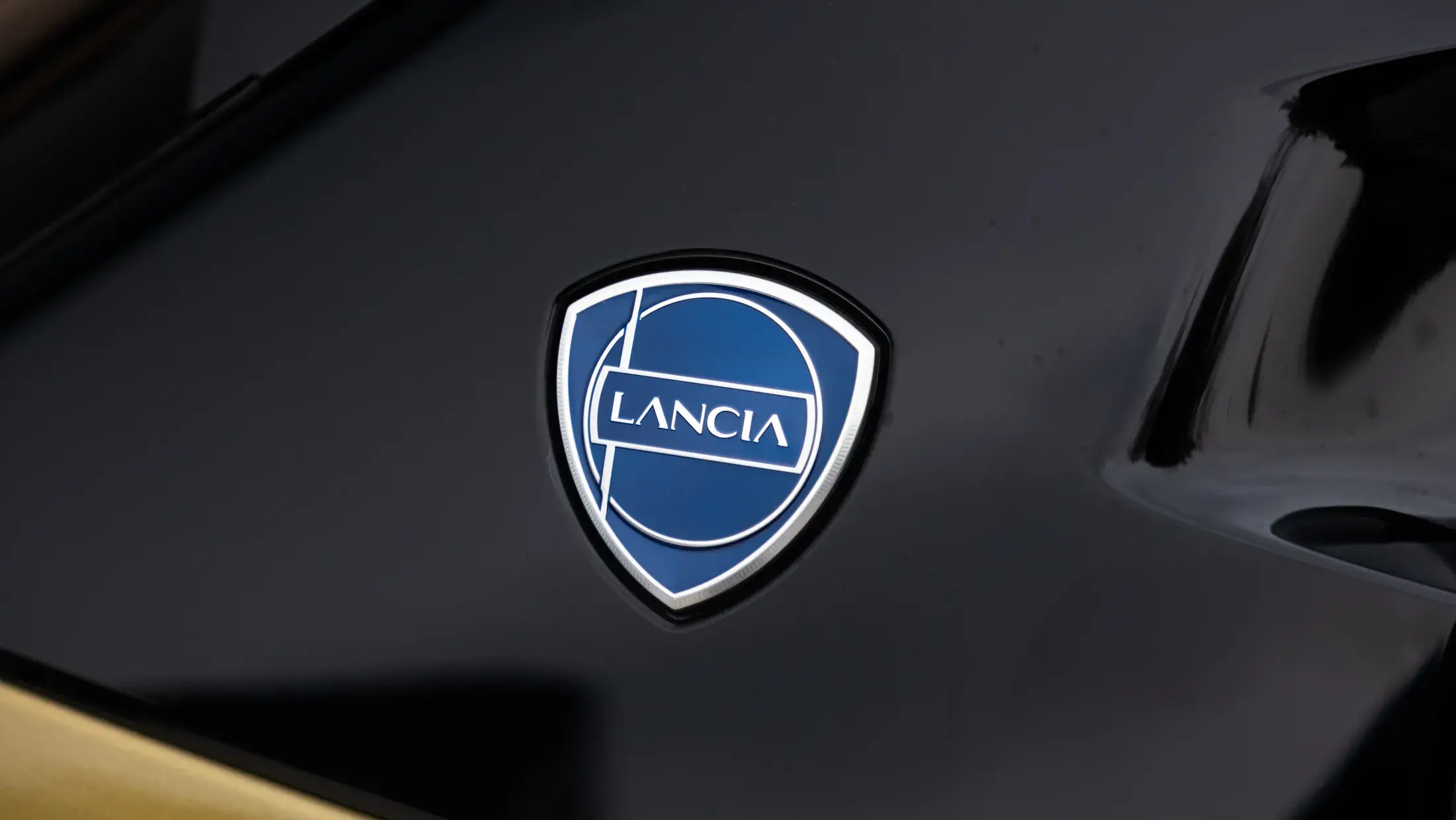 lancia ypsilon MEHV