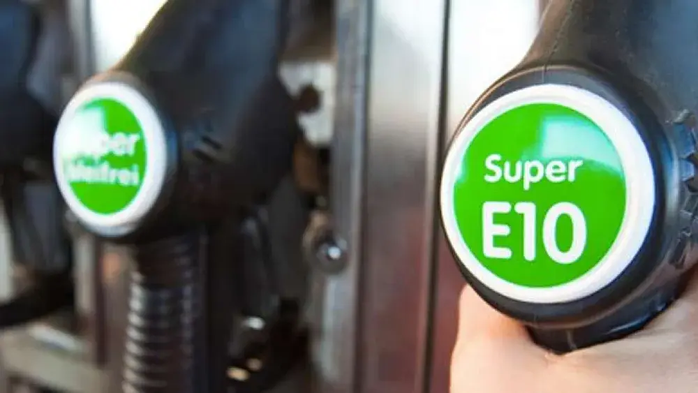 E10
