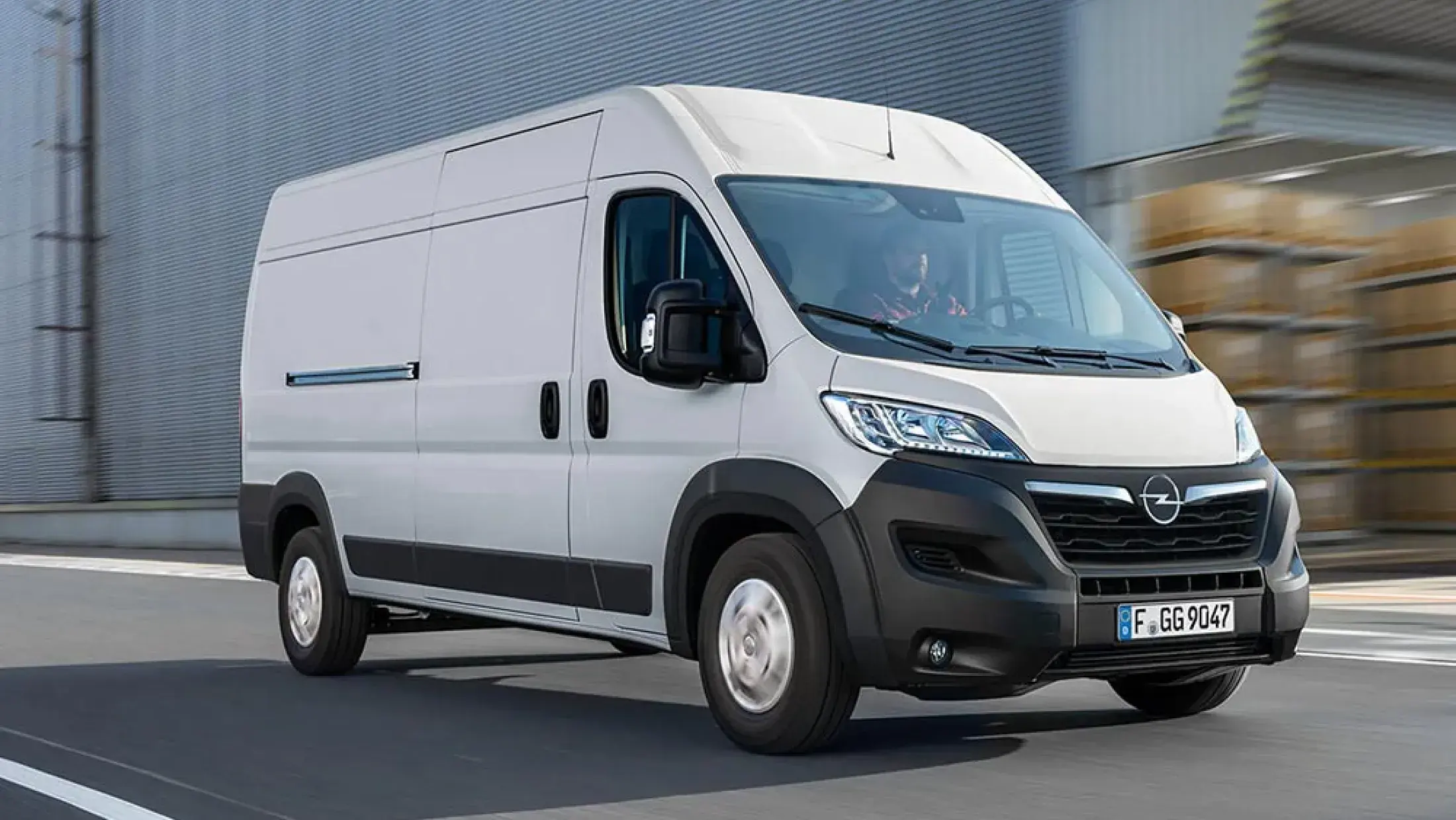 Opel movano voorkant rijdend